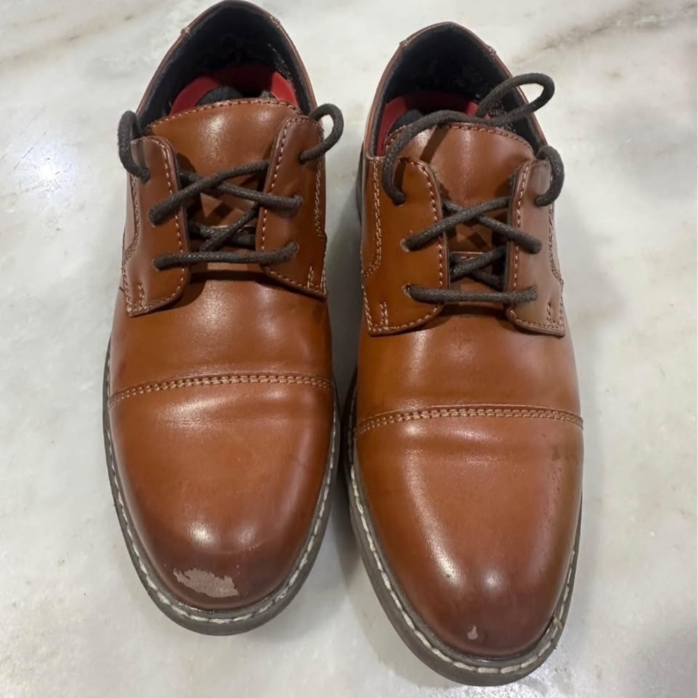 kids size 1 brown shoes